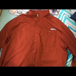 Men’s Columbia long sleeve button ups.